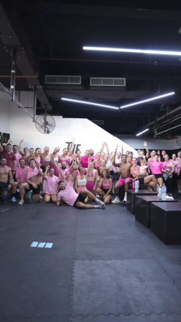 Throwing it back to an amazing day with The Den DXB, where we came together to highlight Breast Cancer Awareness Month. It was incredible to see so many of you proudly wearing your pink tees and standing up for such an important cause. Thank you for helping us spread the message of hope and strength! 💖 #BreastCancerAwareness #palmfit